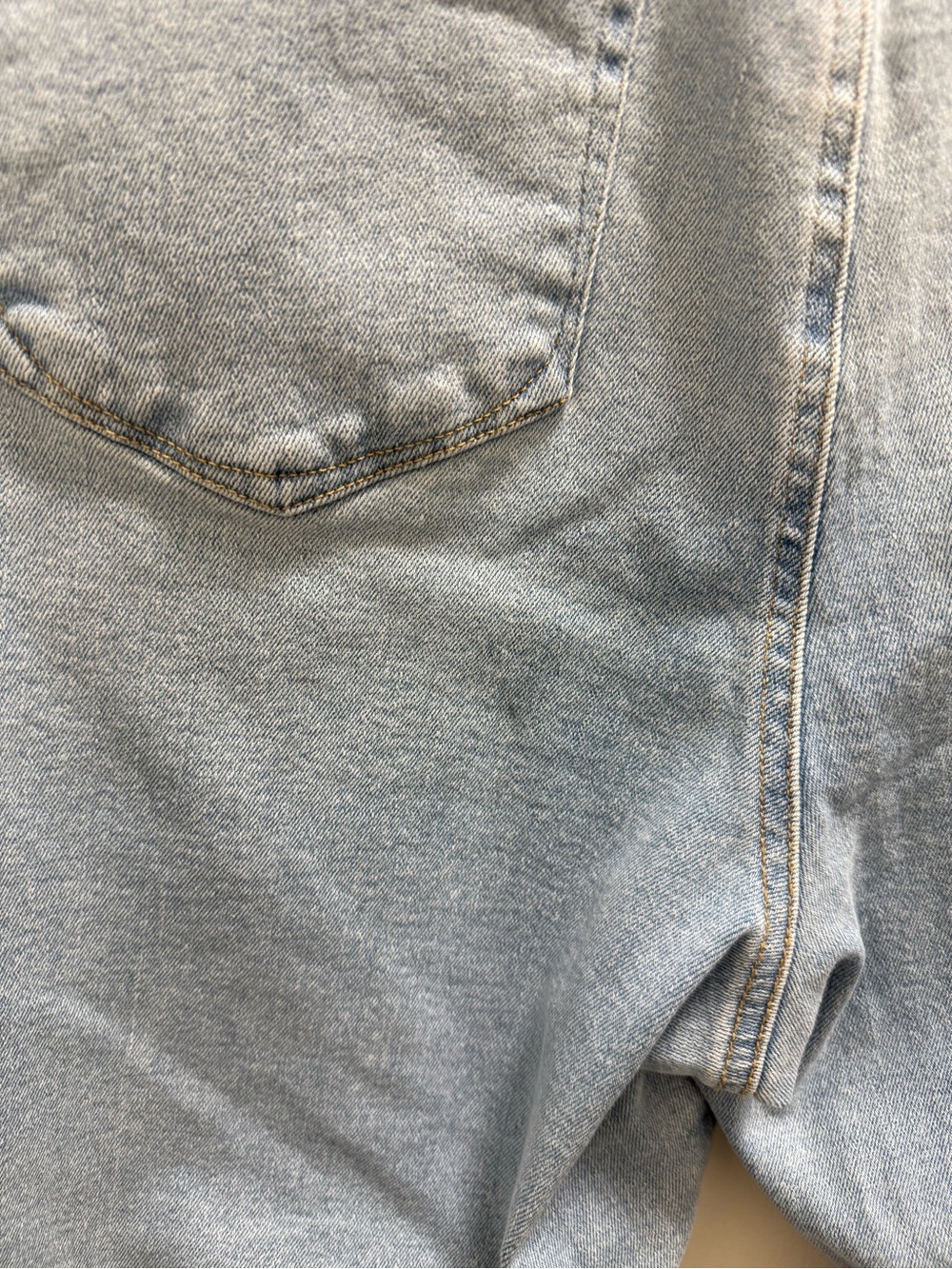 Good American Light Wash Cropped Raw Hem Jeans Size 18 - Picture 5 of 6